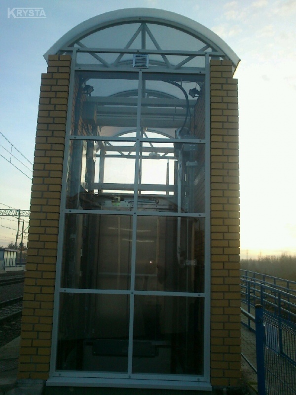 Dworzec Bogumiłowice. Zadaszenia i obudowy windy.
