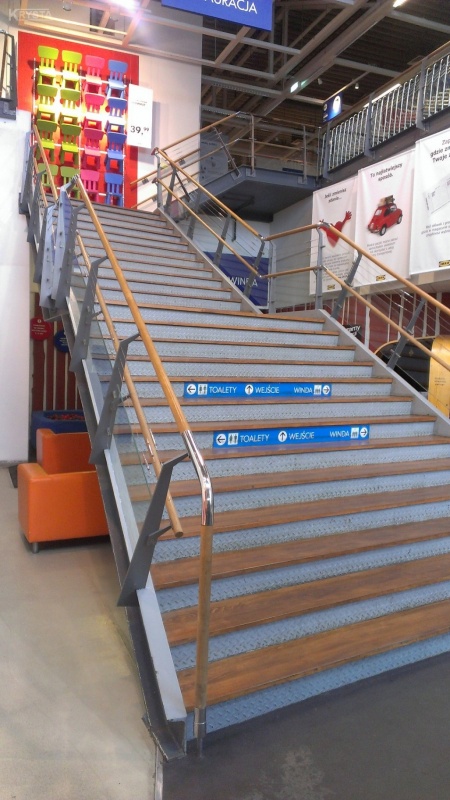 IKEA Katowice schody stalowe z płytami marmurowymi.
